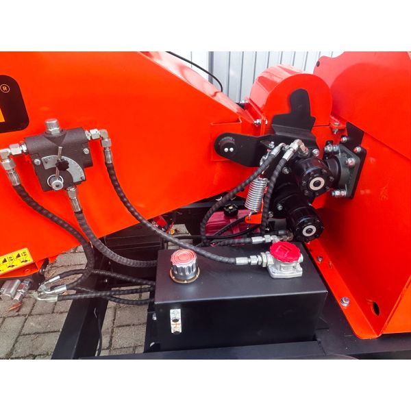 Подрібнювач бенз. DCH6 25к.с., діам.гілок до 18см, барабан з 2 ножами