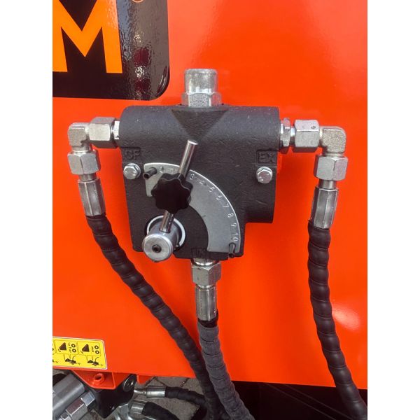 Подрібнювач бенз. DCH6 25к.с., діам.гілок до 18см, барабан з 2 ножами