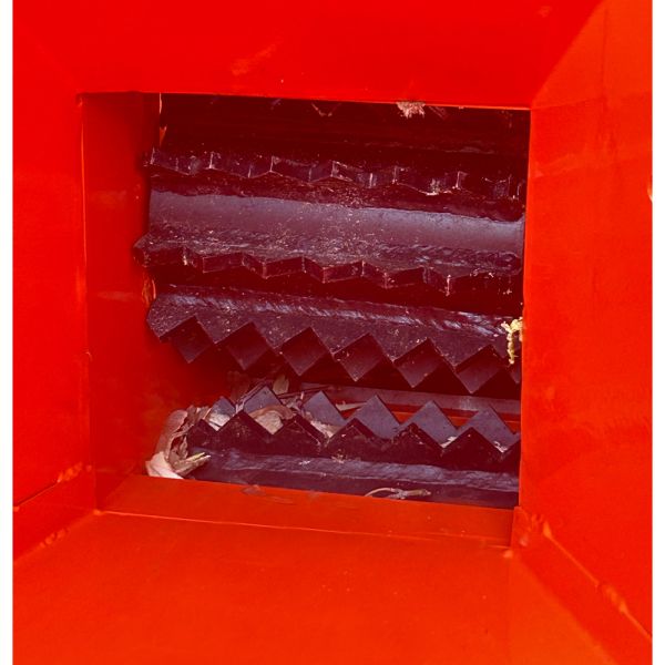 Подрібнювач бенз. DCH6 25к.с., діам.гілок до 18см, барабан з 2 ножами