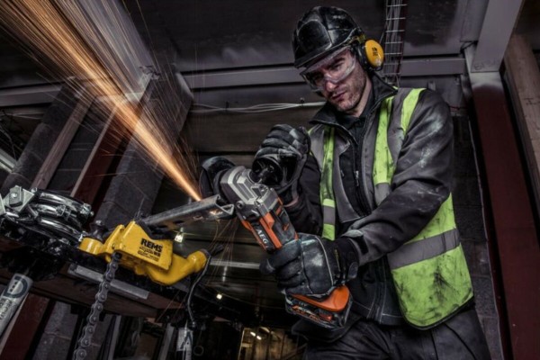 Шліфмашина кутова безщіткова акумул. AEG: 2х Li-Ion 18 В 2х 6 AхГод, диск Ø=125 мм, 11000 об/хв DW