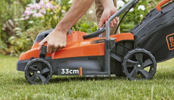 Газонокосарка акумуляторна BLACK+DECKER BCMW3336L1