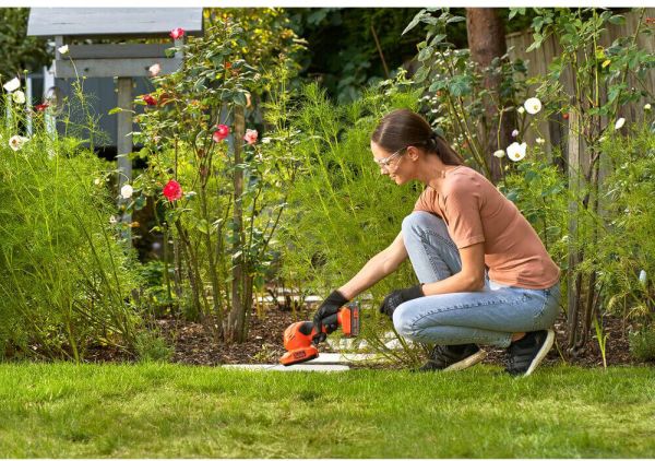 Кущоріз-ножиці акумуляторні BLACK+DECKER BCSS18B