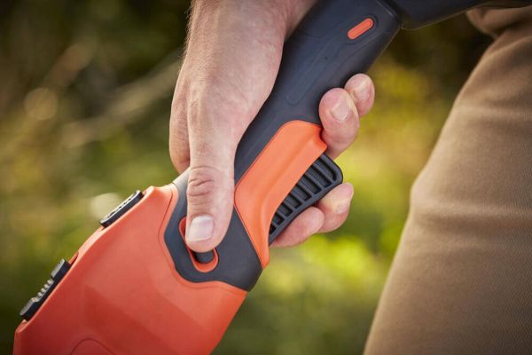 Тример акумуляторний безщітковий BLACK+DECKER BCSTE636L1