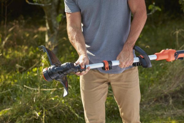 Тример акумуляторний безщітковий BLACK+DECKER BCSTE636L1