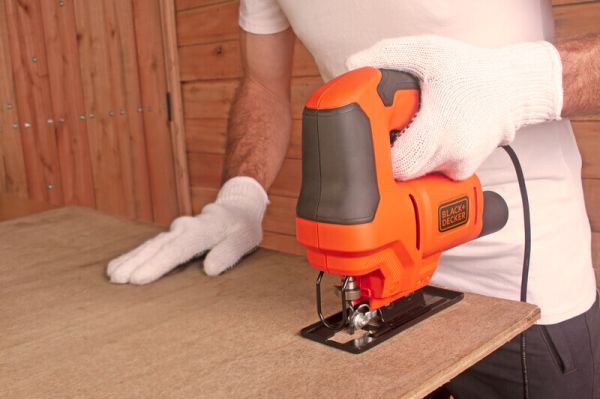 Пила лобзиковая мережева BLACK+DECKER BES603