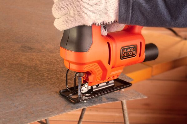 Пила лобзиковая мережева BLACK+DECKER BES603