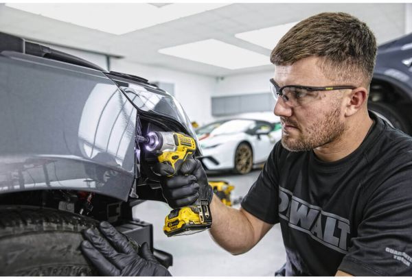 Шурупокрут акумуляторний ударний безщітковий DeWALT DCF801D2