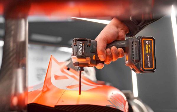 Шурупокрут ударний McLaren F1 TEAM LIMITED EDITION DeWALT DCF85MM1T