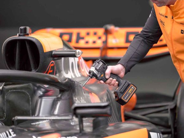 Шурупокрут ударний McLaren F1 TEAM LIMITED EDITION DeWALT DCF85MM1T