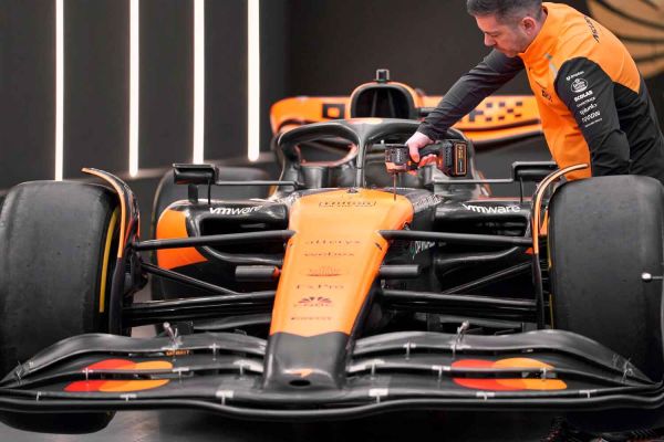 Шурупокрут ударний McLaren F1 TEAM LIMITED EDITION DeWALT DCF85MM2T