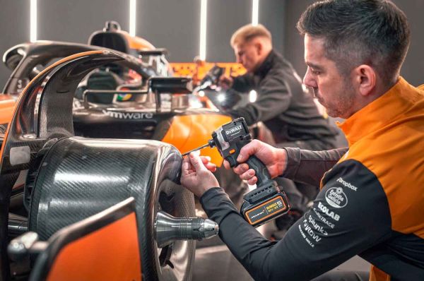 Шурупокрут ударний McLaren F1 TEAM LIMITED EDITION DeWALT DCF85MP2T