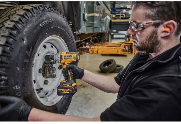 Гайкокрут ударний акумуляторний безщітковий DeWALT DCF891NT