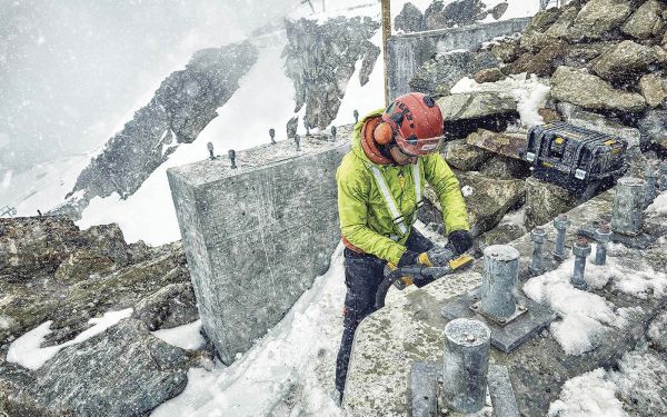 Шліфмашина кутова - болгарка акумуляторна безщіткова DeWALT DCG418X2