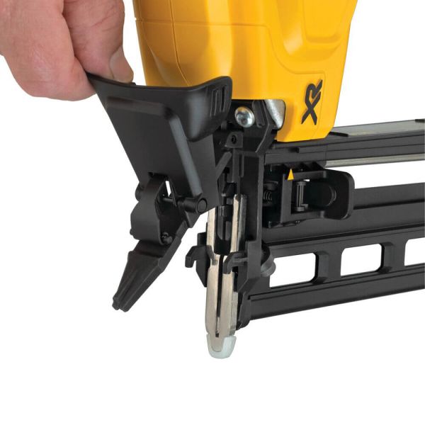 Пістолет цвяхозабивний акумуляторний безщітковий DeWALT DCN662D2