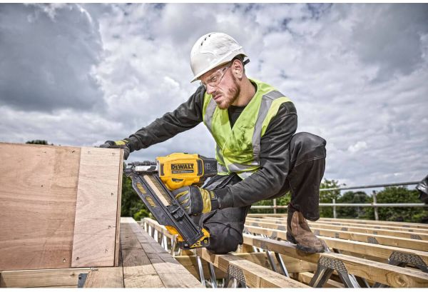 Пістолет цвяхозабивний акумуляторний безщітковий DeWALT DCN930N