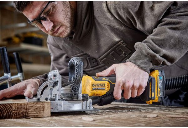 Фрезер акумуляторний безщітковий DeWALT DCW682P2