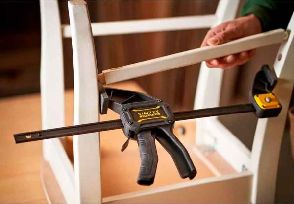 Струбцина FatMax L триггерная з максимальним зусиллям стиснення 135 кг STANLEY FMHT0-83211