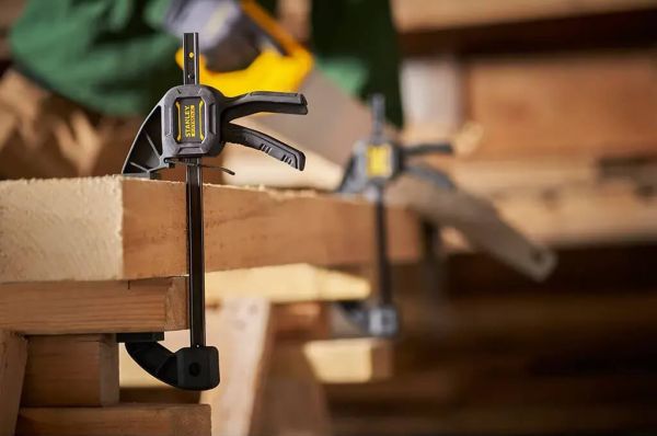 Струбцина FatMax L триггерная з максимальним зусиллям стиснення 135 кг STANLEY FMHT0-83235
