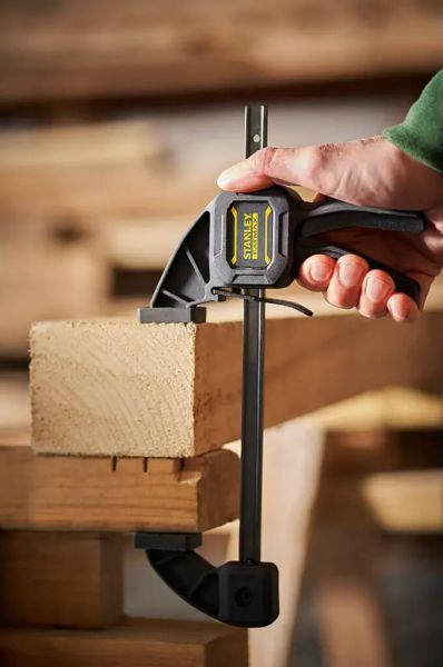 Струбцина FatMax L триггерная з максимальним зусиллям стиснення 135 кг STANLEY FMHT0-83234