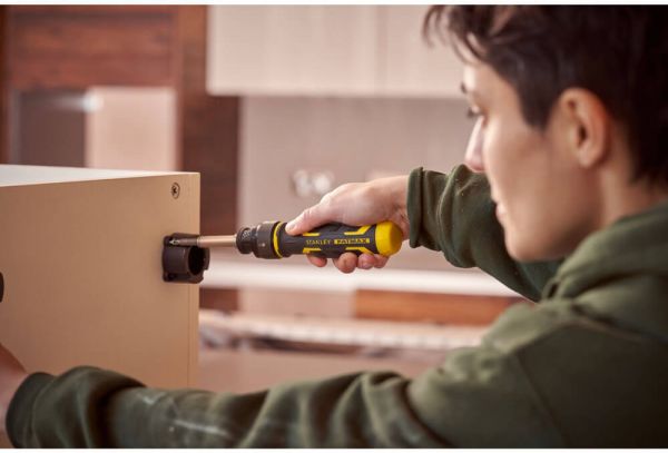 Бітотримач викруткового типу Speed Drive з заскочним механізмом і набором біт STANLEY FMHT62692-0