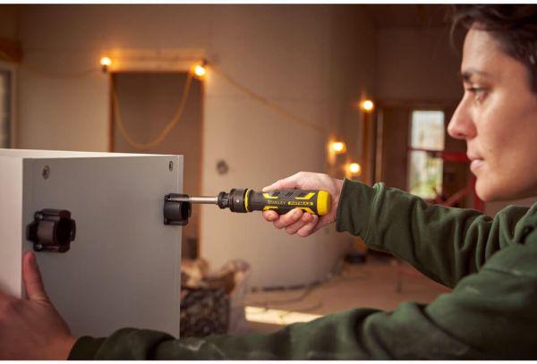 Бітотримач викруткового типу Speed Drive з заскочним механізмом і набором біт STANLEY FMHT62692-0