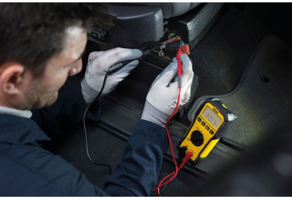 Мультиметр цифровий категорії САТ III STANLEY FMHT82563-0