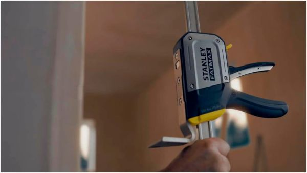 Струбцина розпірна-домкрат FATMAX® TradeLift™ тригерна, максимальна вантажопідйомність 150 кг STANLEY FMHT83550-1