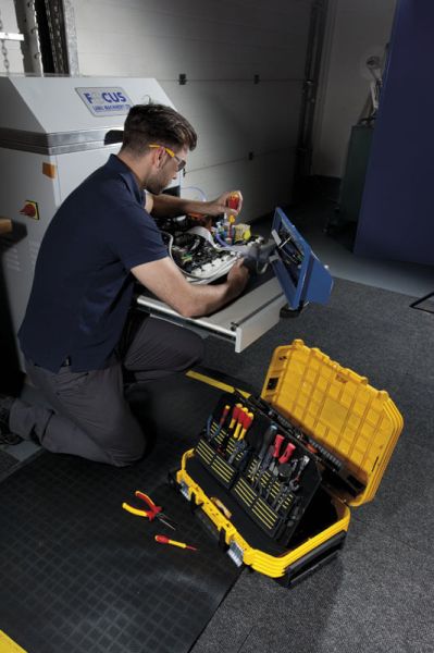 Ящик техніка FATMAX®, 540 х400 х 435 мм, армований скловолокном, оснащений колесами STANLEY FMST1-72383