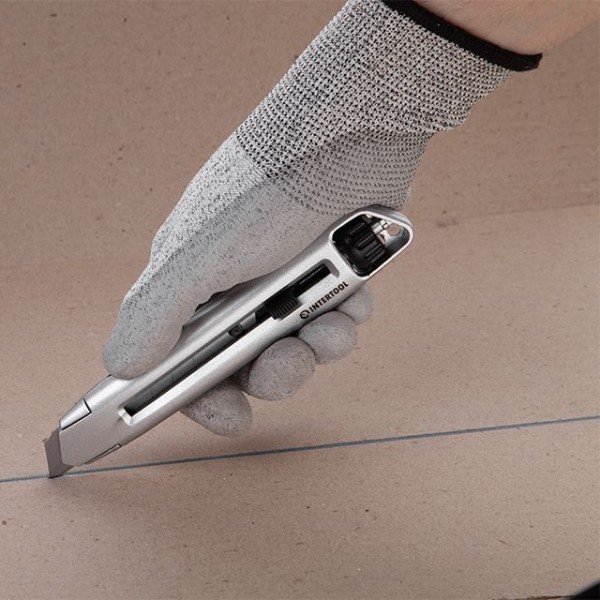 Ніж сегментний 18 мм, металевий, посилений, гвинтова фіксація INTERTOOL HT-0512