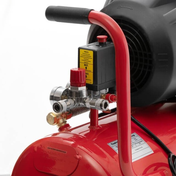 Компресор 50 л, 4 HP, 3 кВт, 220 В, 10 aтм, 420 л/хв, 2 циліндри. INTERTOOL PT-0007