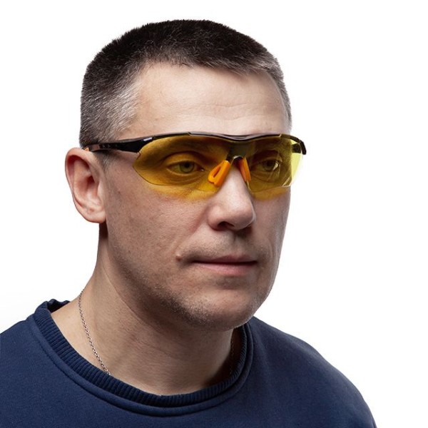 Окуляри захисні жовті, матеріал лінз полікарбонат, завушини чорного кольору, матеріал нейлон, гумова накладка для носа, захист від удару INTERTOOL SP-0093