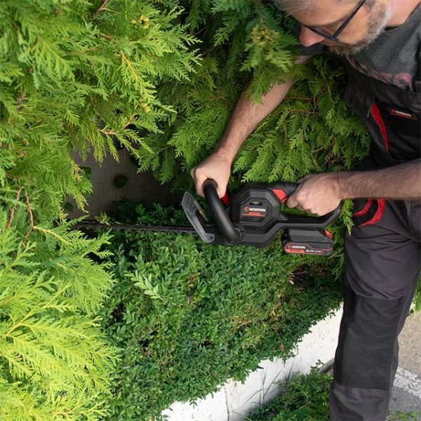 Кущоріз акумуляторний 20 В, 2000 об/хв, довжина шини 500 мм, діаметр зрізу 18 мм, леза 65 mn, без ЗП та АКБ, STORM INTERTOOL WT-9115