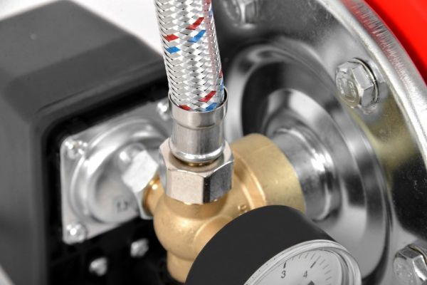 Насос поверхневий HECHT 3800