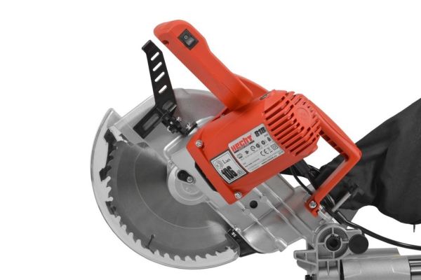 Пила торцювальна HECHT 818