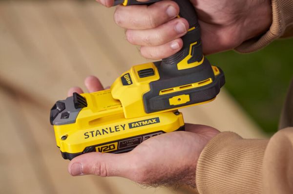Гайковерт ударний акумуляторний STANLEY FATMAX SFMCF820D2K