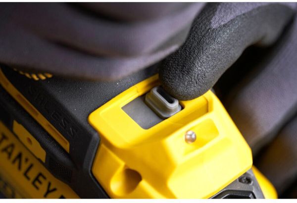 Гайковерт ударний акумуляторний STANLEY FATMAX SFMCF940M1