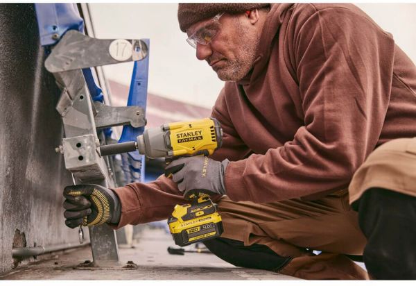 Гайковерт ударний акумуляторний STANLEY FATMAX SFMCF940M1