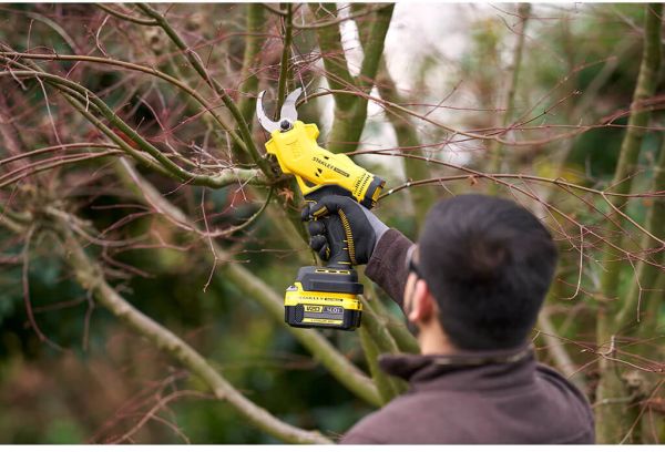 Ножниці садові - секатор акумуляторний STANLEY FATMAX SFMCPP32M1