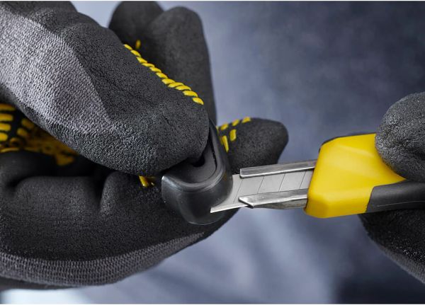 Ніж з висувним сегментним лезом шириною 9 мм STANLEY STHT0-10264