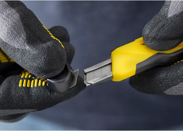 Ніж з висувним сегментним лезом шириною 9 мм STANLEY STHT0-10264