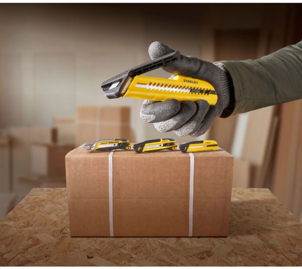 Ніж довжиною 160 мм з лезом шириною 18 мм з сегментами, що відламуються STANLEY STHT10489-0