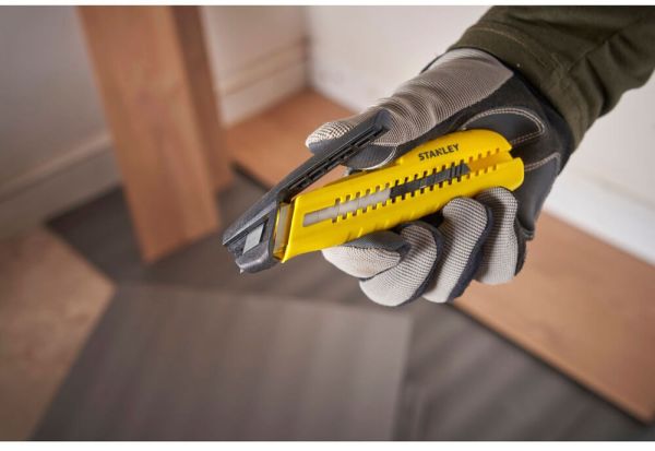 Ніж довжиною 160 мм з лезом шириною 18 мм з сегментами, що відламуються STANLEY STHT10489-0