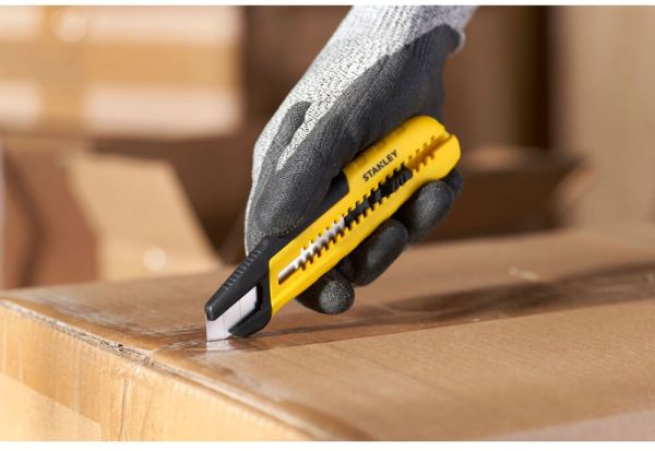 Ніж довжиною 160 мм з лезом шириною 18 мм з сегментами, що відламуються STANLEY STHT10489-0