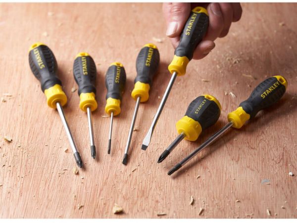 Викрутка Cushion Grip довжиною 100 мм з жалом, що розширюється під шліц SL 5.5 STANLEY STHT16146-0