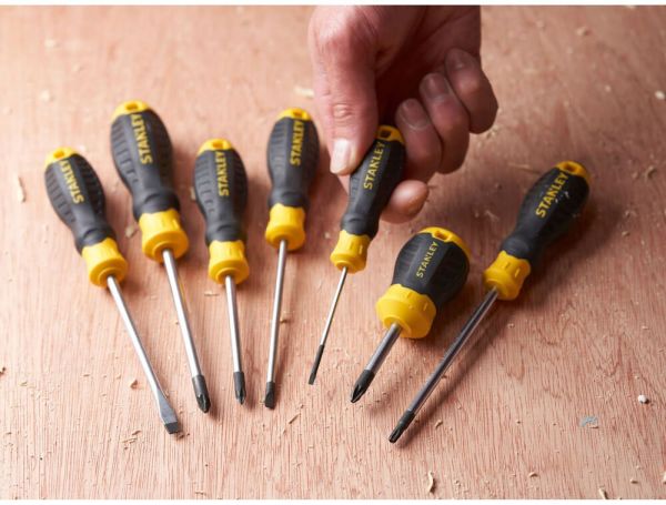 Викрутка Cushion Grip довжиною 60 мм з паралельним жалом під шліц SL 2.5 STANLEY STHT16151-0