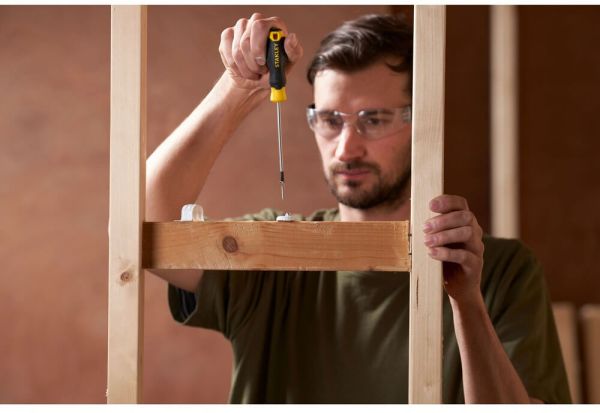 Викрутка Cushion Grip довжиною 100 мм з паралельним жалом під шліц SL 4.0 STANLEY STHT16195-0