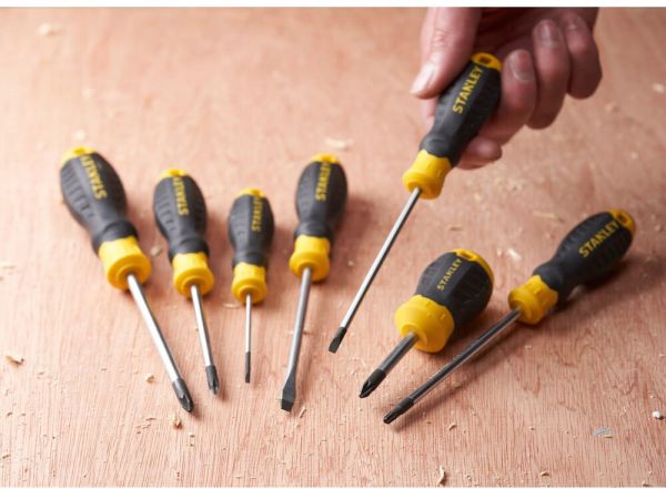 Викрутка Cushion Grip довжиною 100 мм з паралельним жалом під шліц SL 4.0 STANLEY STHT16195-0