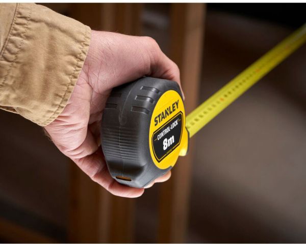 Рулетка вимірювальна CONTROL-LOCK довжиною 8 м, шириною 25 мм, в обгумованому корпусі, з подвійною шкалою STANLEY STHT37232-0