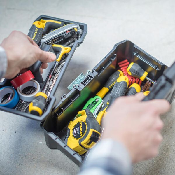 Ящик ESSENTIAL пластиковий з металевими застібками, розмір 316x156x128 мм (12.5 ) STANLEY STST1-75515