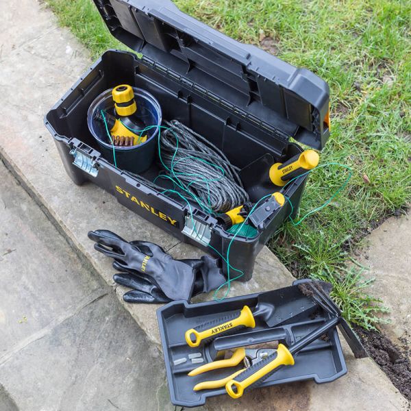 Ящик ESSENTIAL пластиковий з металевими застібками, розмір 316x156x128 мм (12.5 ) STANLEY STST1-75515